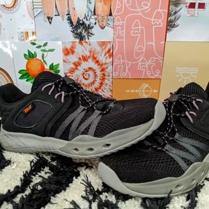 Teva Terra-float Churn woman's size 8.5
